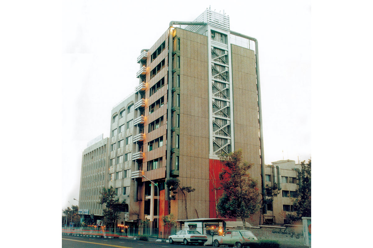 ساختمان اداری خیابان خالد اسلامبولی / شامیل محمدزاده - رتبه پنجم